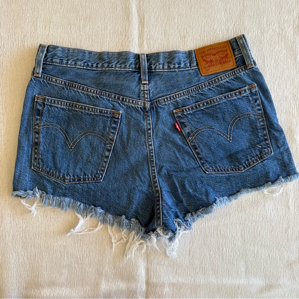 Levis 501 Womens Size W30 Blue Cut Off Denim Shorts Button Fly - Picture 2 of 16